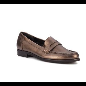 NWT Walking Cradles Men Bronz loafers